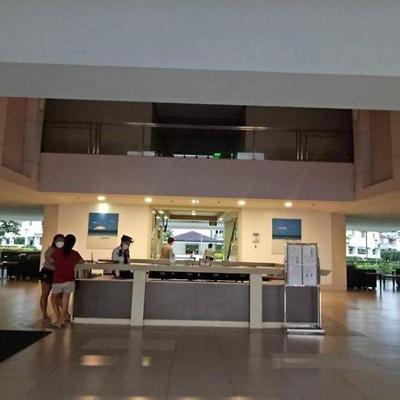 Field Residences Paranaque City Exteriör bild