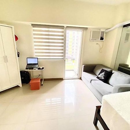 Field Residences Paranaque City Exteriör bild