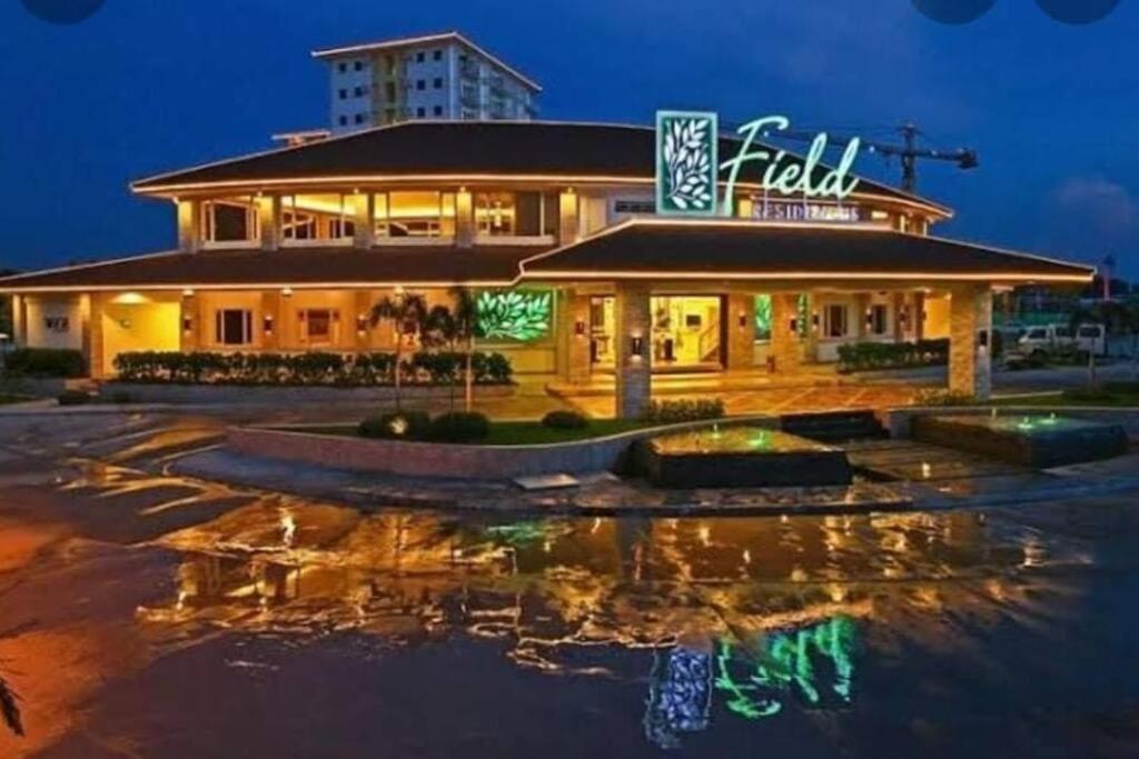Field Residences Paranaque City Exteriör bild