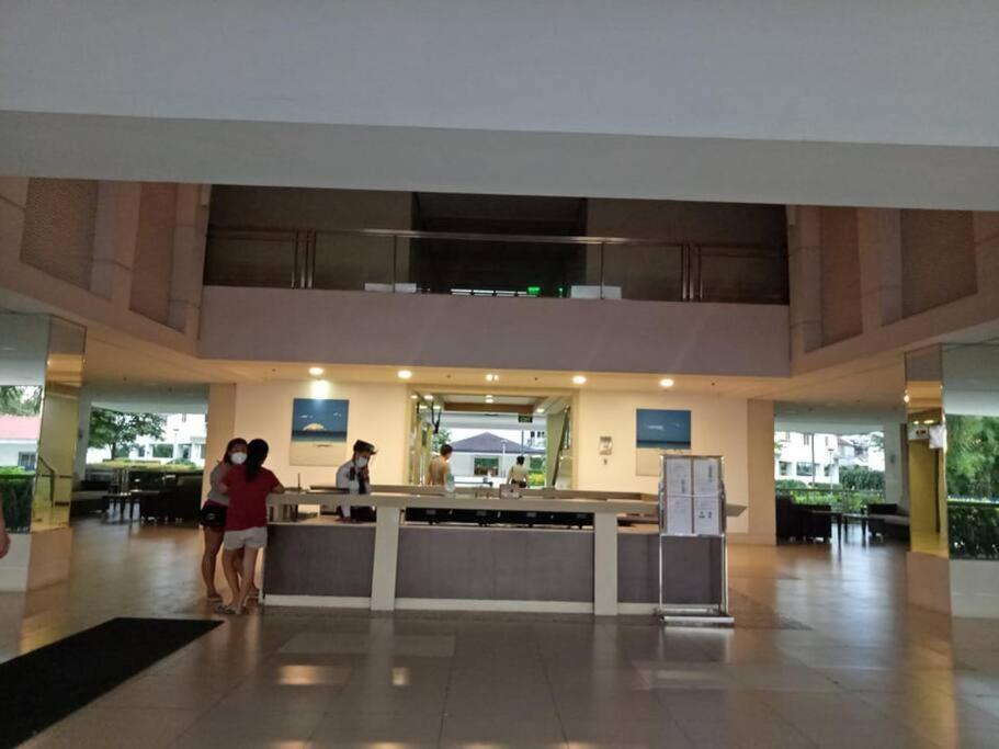 Field Residences Paranaque City Exteriör bild