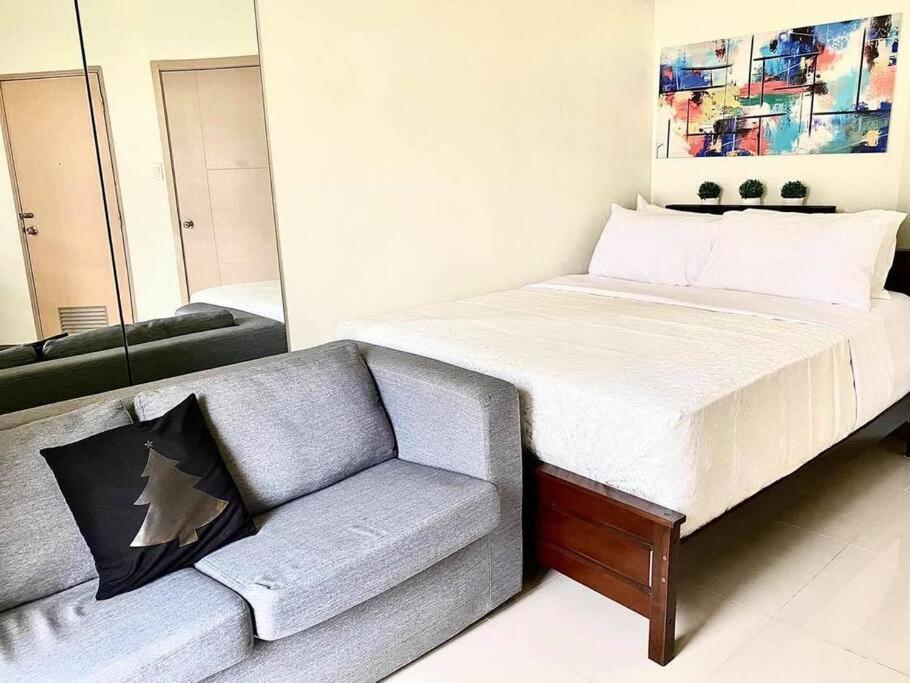 Field Residences Paranaque City Exteriör bild